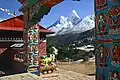 Ama Dablam durch Torbogen