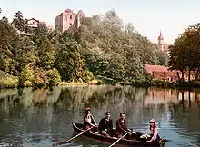 Schlossteich mit Burgruine und Kirche, um 1900