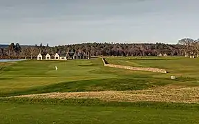 Golfplatz mit Clubhaus