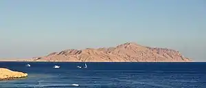 Die Straße von Tiran und die Insel Tiran im Roten Meer