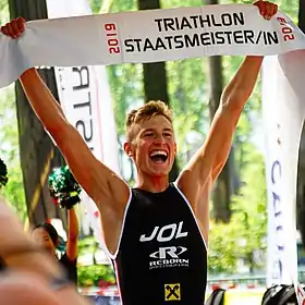 Tjebbe Kaindl als Staatsmeister Triathlon in Klosterneuburg, 2019