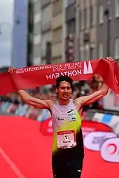 Tobias Blum gewinnt 24. Köln Marathon 2022