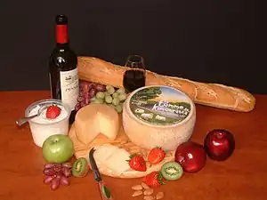 Baguette ist die typische Ergänzung zu Wein, Käse, Salaten und Suppen