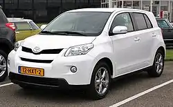 Toyota Urban Cruiser, 1,53 m hoch und ca. 3,93 m lang, eher als kleines SUV ausgelegt