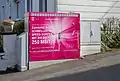 Kabelverzweiger der Deutschen Telekom mit Werbeaufdruck, 2019