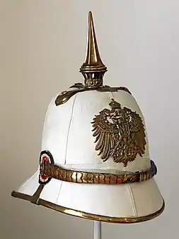 Als Pickelhaube ausgeführter Tropenhelm des deutschen Diplomaten Wilhelm Wassmuss, um 1910