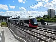 Fahrzeug vom Typ Alstom Citadis Spirit auf der Confederation Line in Ottawa