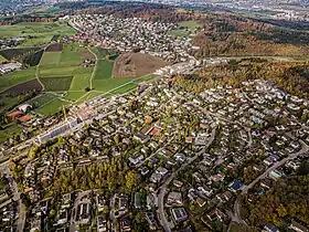 Uitikon-Waldegg, zweigeteilt durch die Birmensdorferstrasse