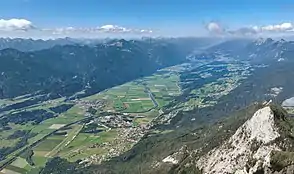 Das Gailtal im Bereich der Gemeinden Nötsch im Gailtal (im Vordergrund), St. Stefan im Gailtal und Hermagor