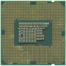 Das Foto zeigt die Unterseite des Pentium G620 mit den Komponenten