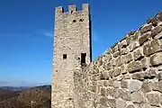 Befestigungsmauern und Wehrturm