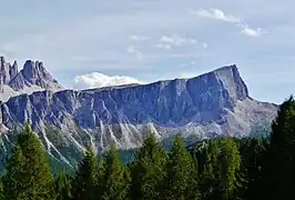 Lastoni di Formin, links im Hintergrund die Cima Ambrizzola und die Punta Adi