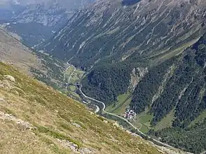 Das Venter Tal mit Heiligkreuz (hinten) und Winterstall (vorne rechts)