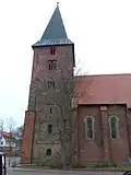 Turm: romanisches Triforium wohl mit Spolien, oberste Geschosse spätgotisch