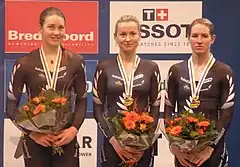 Kaytee Boyd (M.) mit ihren Teamkolleginnen Jamie Nielsen und Alison Shanks bei der Bahn-WM 2011