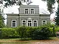 Villa mit Einfriedung