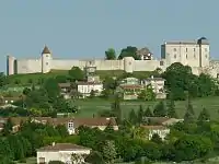 Schloss mit Mauer