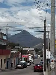 Blick vom Hauptort Villaflores zum Cerro Yambiyugua