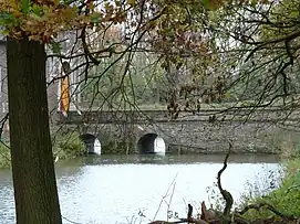 westl. Brücke zum Haupteingang