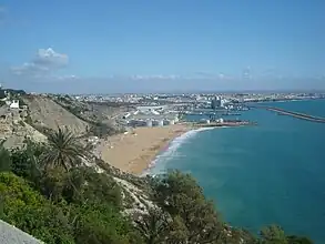 Safi – Blick über Strand, Hafen und Stadt