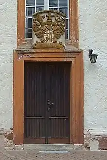 Wappen an der ev. Kirche zu Empfertshausen