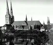 Das als Hospital genutzte Domkloster, links das Predigthaus (Foto: Joseph Wilhelm Pero vor 1847)