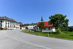 Ortszentrum von Nebelberg mit Kapelle