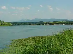 Waginger See mit Hochstaufen, Zwiesel vor flacherem Teisenberg