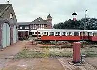 Der Bahnhof im Inseldorf mit dem Lokschuppen (1984)