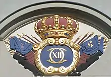 Monogramm Karl XII. zur Hofseite