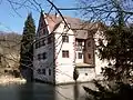 Wasserschloss Oberaulenbach, Schlossansicht Südwestseite und Wassergraben