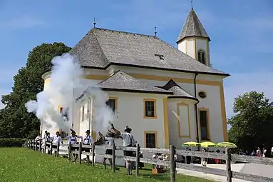 Ettenberger Weihnachtsschützen schießen zum Annenfest an der Wallfahrtskirche Mariä Heimsuchung