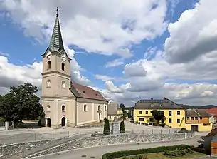 Ortszentrum mit der Pfarrkirche hl. Josef