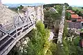 Blick vom Wohnturm auf die Ruinen der Burg