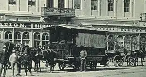 Ein Grazer Wagen im Bereich der stadtseitigen Endstelle auf der Piața Sfântul Gheorghe