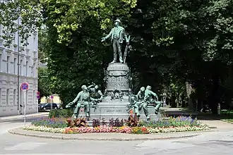 Das Denkmal an der Promenade