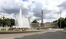 Wasserspiel auf dem Heldenplatz