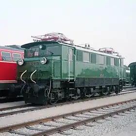 Museumslokomotive 1670.25 bei der Fahrzeugschau „Großer Bahnhof für große Züge“ in Wien im Bahn-Jubiläumsjahr 1987