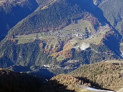 Wiesen, unten der Wiesener Viadukt, aufgenommen vom Muchetta.