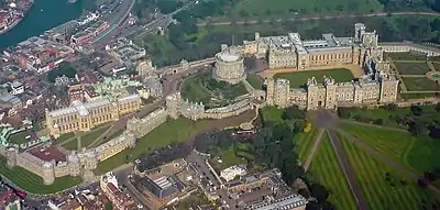 Windsor Castle mit Keep auf Motte im Zentrum und zweier späterer Vorburgen (rechts und links)