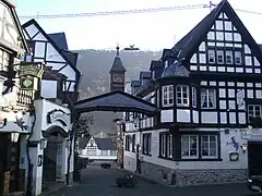 Blick zum Weinhexbrunnen Richtung Mosel