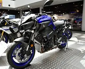 Böser Blick an einem Motorrad: Yamaha MT-10