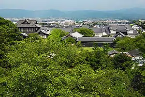 Blick vom Tenshu Richtung Bishamon