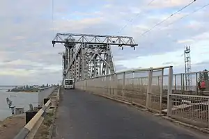 Kombinierte Eisenbahn-Straßen-Hubbrücke über die Dnister-Passage