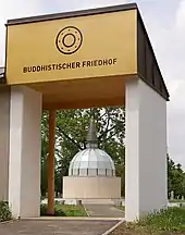 Buddhistischer Friedhof mit Stupa