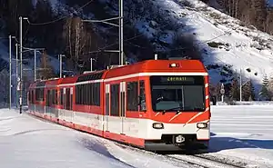 Zwei dreiteilige BDSeh 4/8 der Matterhorn-Gotthard-Bahn mit Panorama- und Niederflurwagen und Drehstrom-Umrichterantrieb (2002)