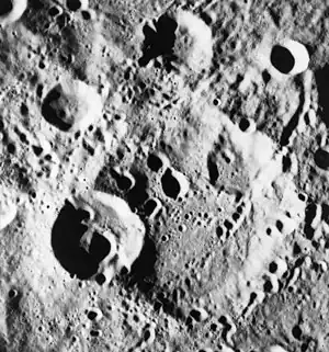 Krater Xenophon (oben Mitte) (NASA photo)