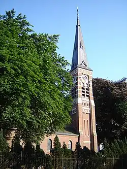 Blick auf den Turm der Mariä-Himmelfahrt-Kirche