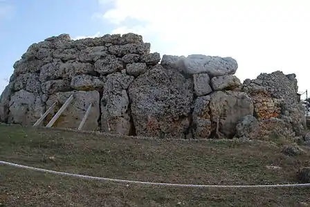 Vido de la ekstera muro de Ġgantija