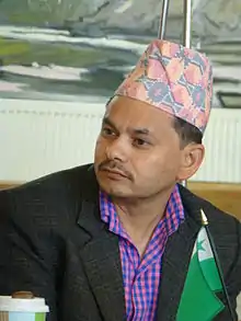 Nepala esperantisto Bharat Kumar Ghimire surhavas topion